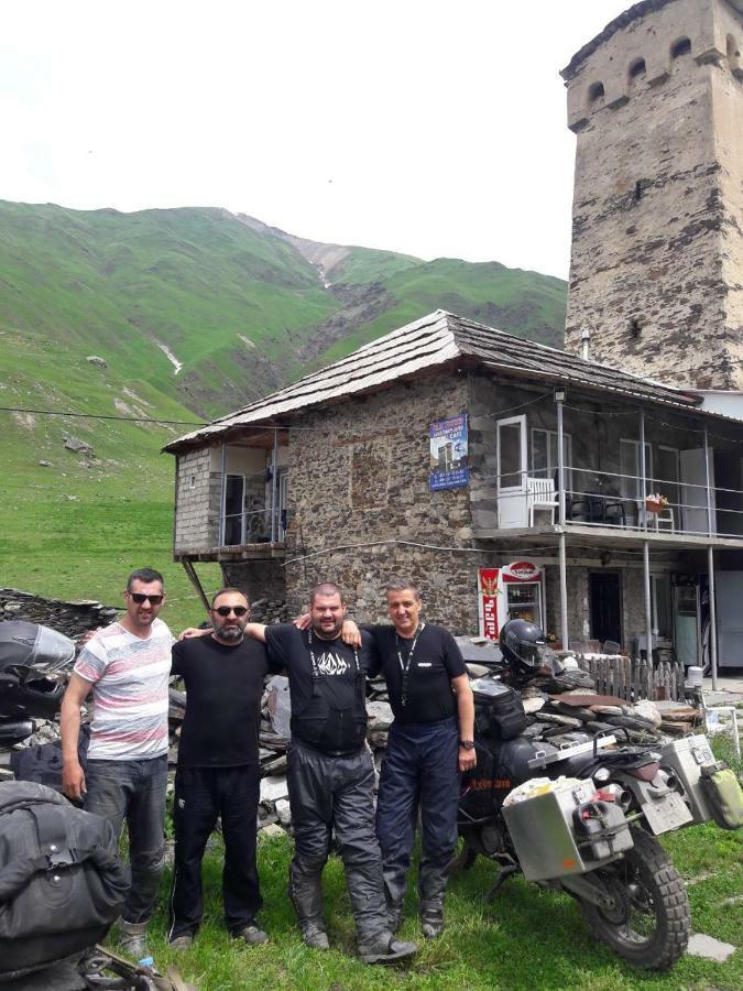 Old Tower Guesthouse - Kafe Ushguli Buitenkant foto